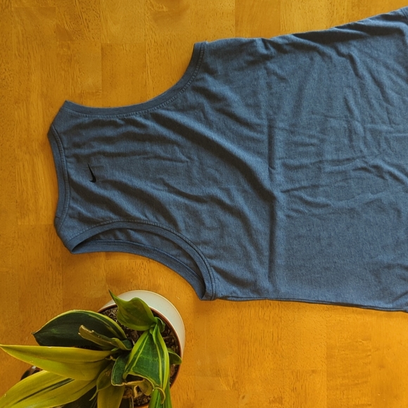 New condition Nike athletic tank - Picture 3 of 4